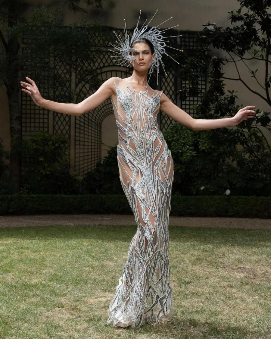 H 21χρονη Ανθή Φακιδάρη είναι η πρώτη Ελληνίδα που περπάτησε στην πασαρέλα της Victoria’s Secret