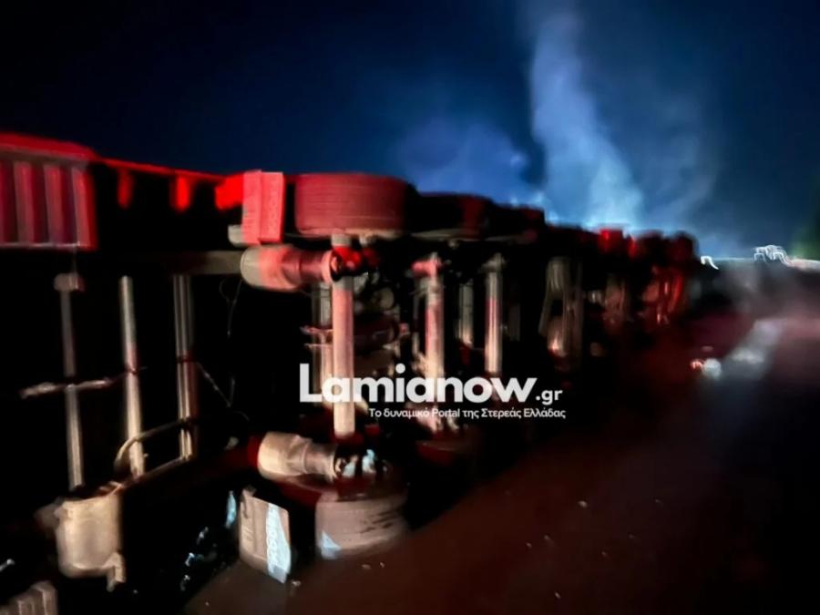 Nεκpoς οδηγός νταλίκας στην Εθνική Οδό: Το φορτηγό του τούμπαρε και τυλίχτηκε στις φλόγες