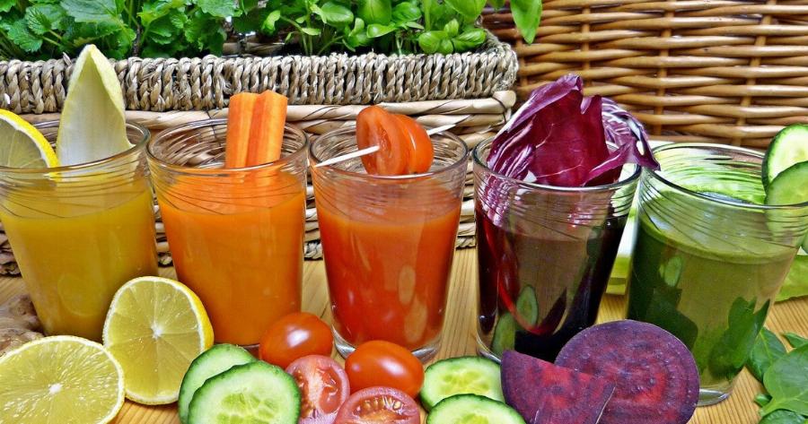 Ο κόκκινος χυμός που «ρίχνει» την πίεση – Πώς θα τον φτιάξετε στο σπίτι