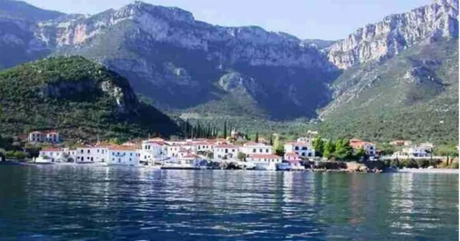 Κρυμμένο για σοβαρό λόγο: Το Ελληνικό χωριό που όποιος το βρίσκει δεν κάνει ποτέ ξανά αλλού διακοπές