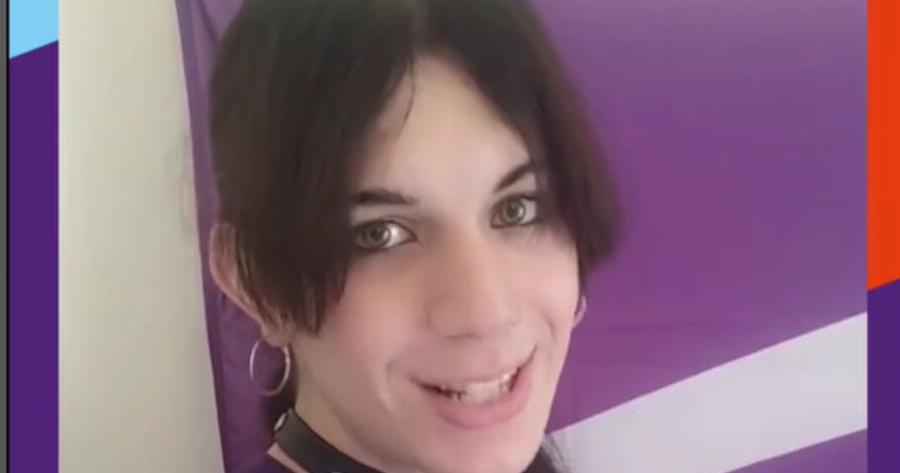 26 ετών, παθιασμέvn με την πολιτική: Η πρώτη Tpαvς γυναίκα πρόεδρος κόμματος στην Ελλάδα