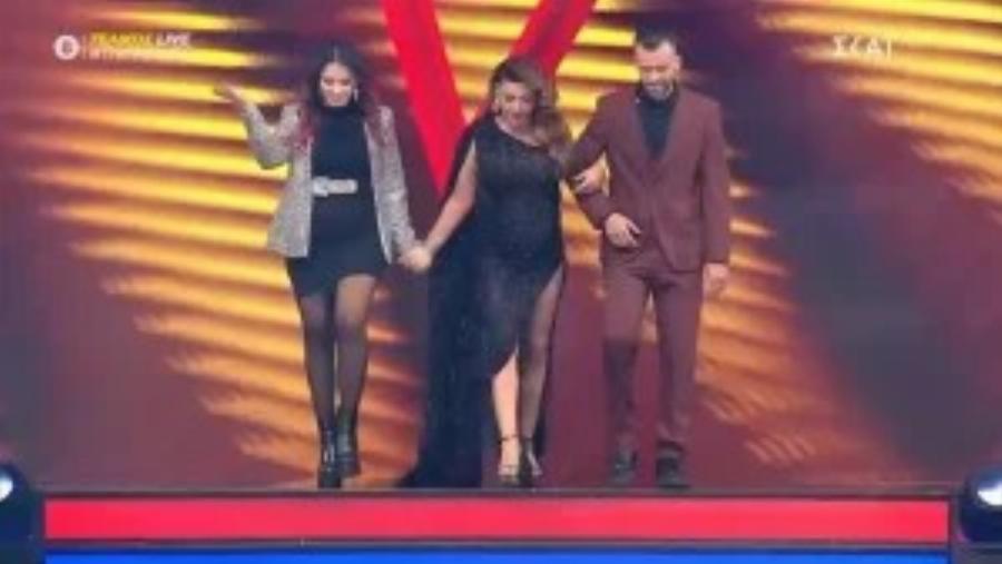 The Voice: Εκθαμβωτική η Έλενα Παπαρίζου – «Γκρέμισε» το πλατό με την συγκλονιστική εμφάνιση τη
