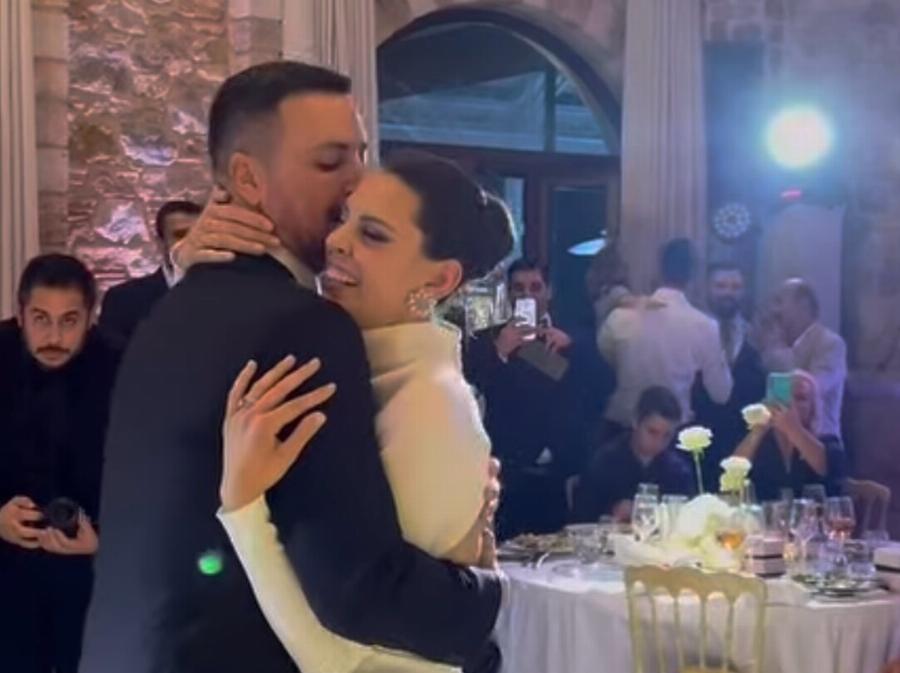 Τρελά ερωτευμένος ο Πέτρος Κουσουλός – Αυτή είναι η εντυπωσιακή σύζυγός του (Pics)