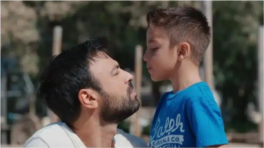 Ένα μικρό αστέρι: Ο ανιψιός του Ανδρέα Γεωργίου που πρωταγωνιστεί στο «Famagusta» έχει γίνει η αδυναμία των τηλεθεατών κι όχι μόνο