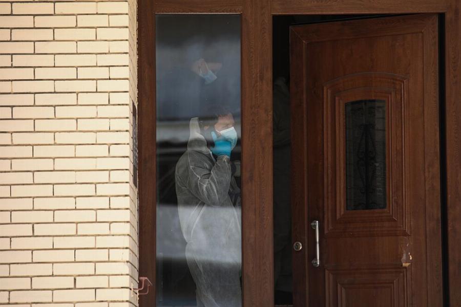 Φωτογραφίες από το διαμέρισμα του τρόμου: Εδώ βρέθηκαν νεκρές μάνα και κόρη στου Ζωγράφου σε «τσιμεντωμένο» δωμάτιο