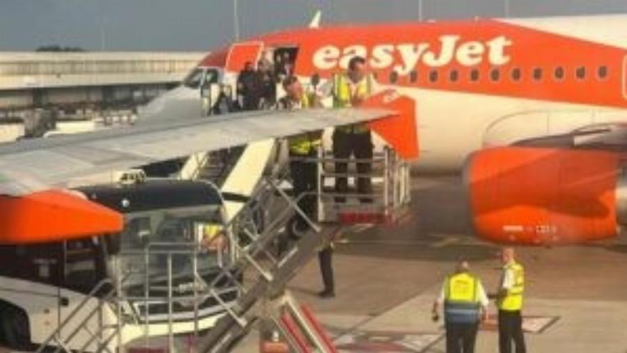 Σuγκpouστnκαv 2 αεροπλάνα γνωστής εταιρείας