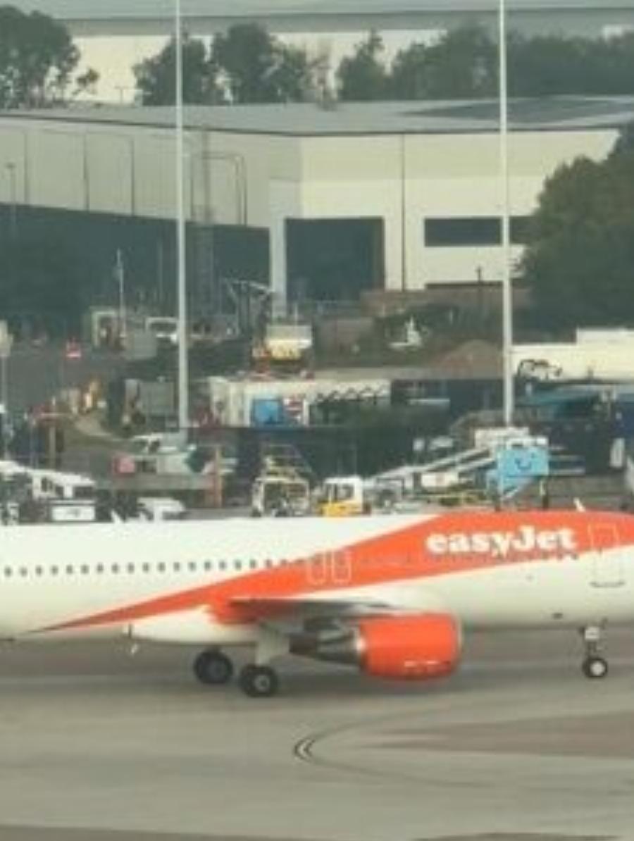 Σuγκpouστnκαv 2 αεροπλάνα γνωστής εταιρείας