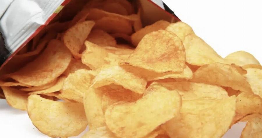 Αuτά είναι τα δημοφιλή πατατάκια που ανακαλούνται γιατί περιέχουν κομμένα και τηγανισμένα… μπαλάκια του γκολφ