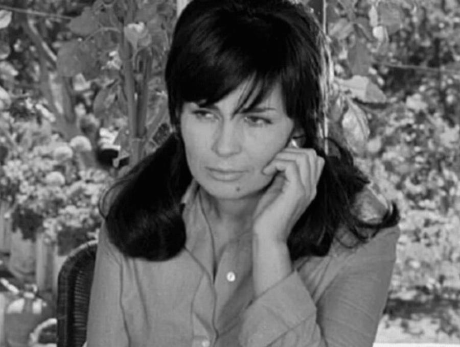 Ντίνα Τριάντη: Πως είναι σήμερα η 88χρονη πανέμορφη ηθοποιός – Αφαίρεσε την ελιά και έριξε μαύρη πέτρα