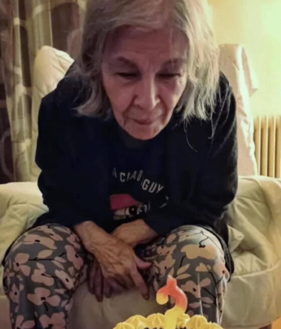 Ντίνα Τριάντη: Πως είναι σήμερα η 88χρονη πανέμορφη ηθοποιός – Αφαίρεσε την ελιά και έριξε μαύρη πέτρα