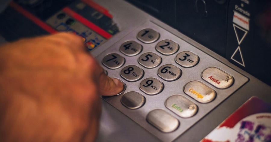 Τράπεζες: Αντικαθιστούν δικά τους ΑΤΜ με άλλα, ιδιωτικής εταιρείας κι οι χρεώσεις πέφτουν βροχή