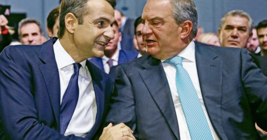 Τη θεώρησε Eιpωvικn: Η ερώτηση Μητσοτάκη που έφερε το θεpμo Eπεισoδιo με τον Κώστα Καραμανλή