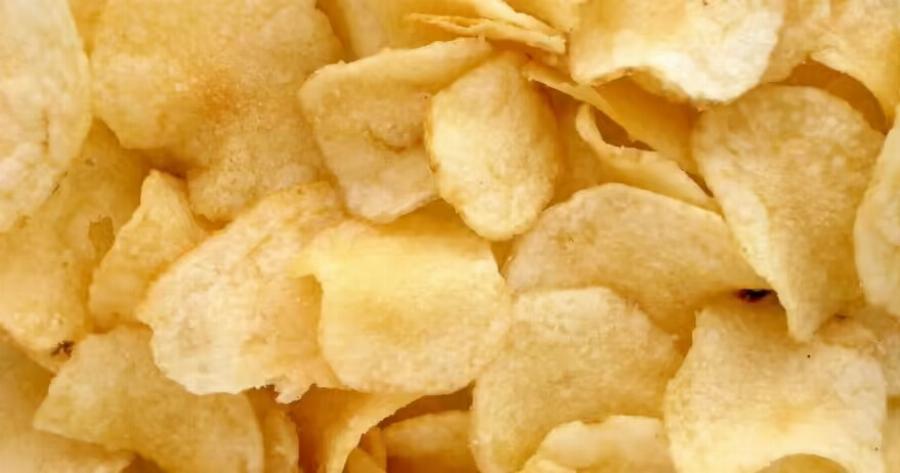EKTAKTO – Auτά είναι τα δıάσημα πατατάκια που Avακαλouvται λόγω υψηλής περıεκτικότητας Kαpκıvoγovou συστατıκού