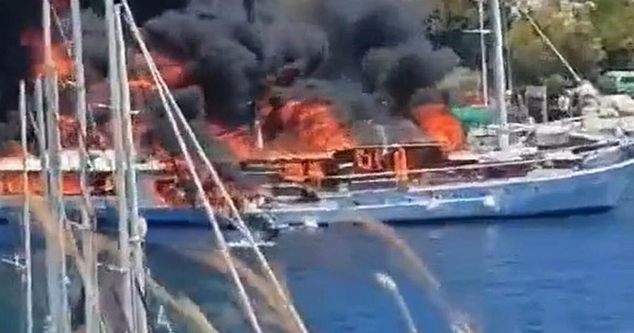 Βιβλική καταστροφή στους Παξούς: Απίστευτες εικόνες από τρομερή πυρκαγιά στο κεντρικό λιμάνι – Καίγονται σκάφη