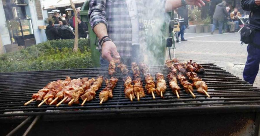 Θα “κάτσουμε” πολλές μέρες: Πότε πέφτει φέτος η Τσικνοπέμπτη – Δείτε όλες οι αργίες του έτους 2024