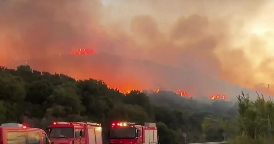 Μεγάλη φωτιά στην Παλαιοπαναγιά – Μήνυμα του 112 για απομάκρυνση των κατοίκων