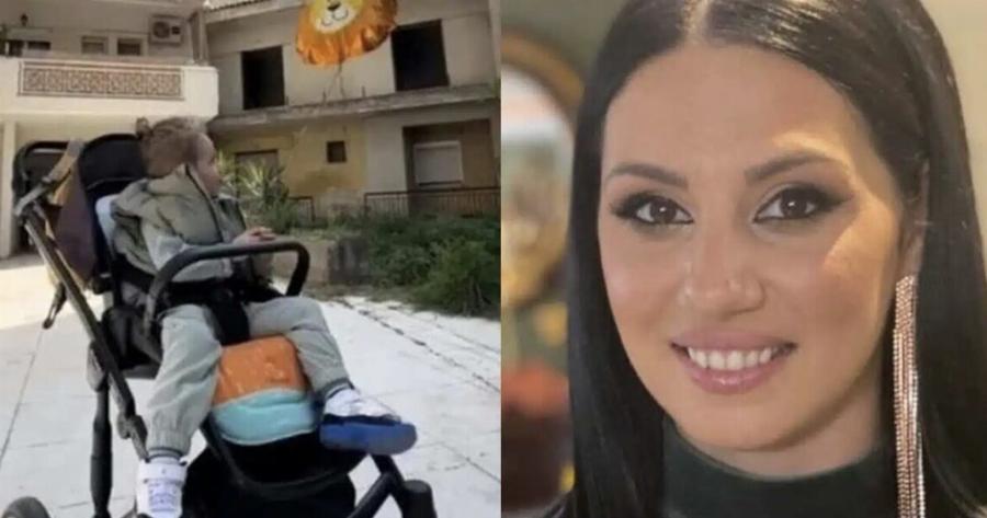 Ο μικρός Χρήστος αφήνει μπαλόνι στον ουρανό για τη μαμά του που χάθηκε στα Τέμπη