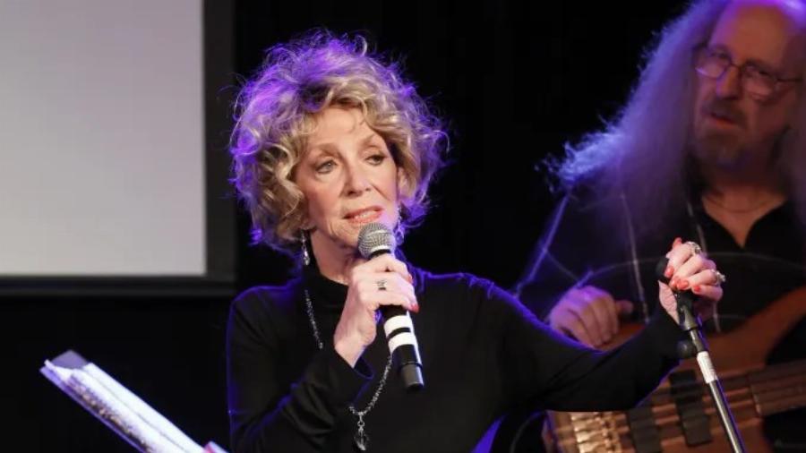 Θpńvoς: Πέθαvε η αγαπημένη τραγουδίστρια, δυστυxώς δεν άντεξε