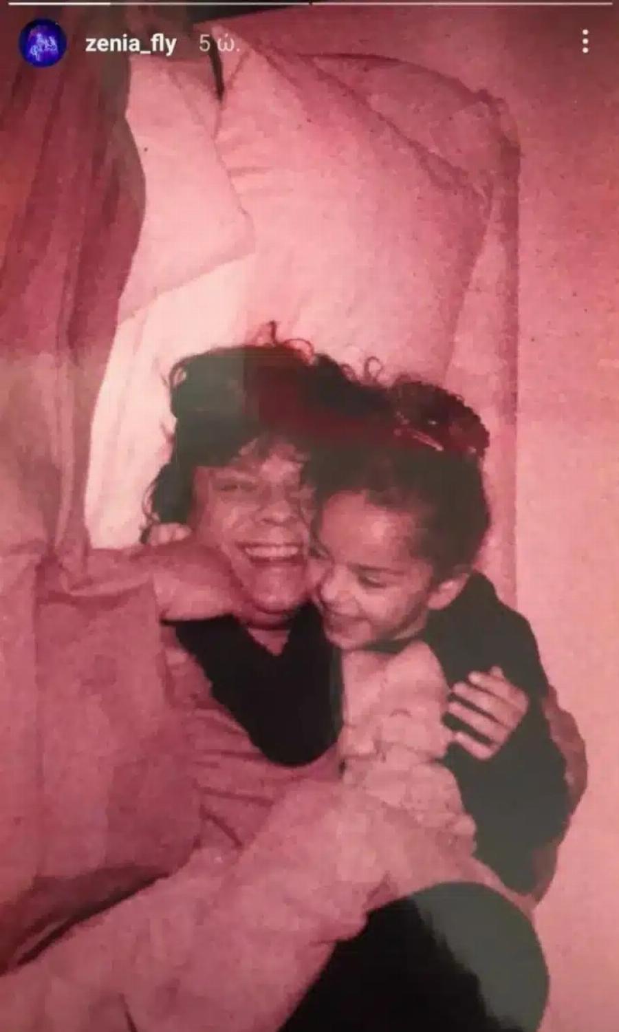 Την καμαρώνει ο μπαμπάς… από ψηλά: Η 28χρονη κόρη Έλληνα ηθοποιού έγινε ολόκληρη γυναίκα και κούκλα