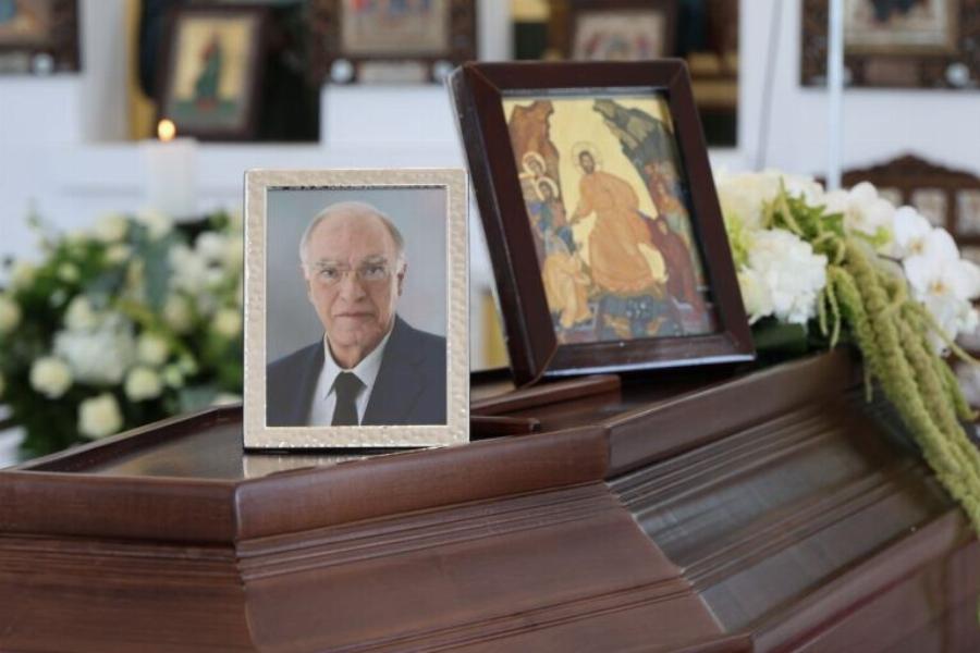 Βασίλης Λεβέντης: Σπαραγμός στην κηδεία του – Τραγική φιγούρα η σύζυγός του, Νατάσα Μεντεσίδου (Φωτογραφίες)