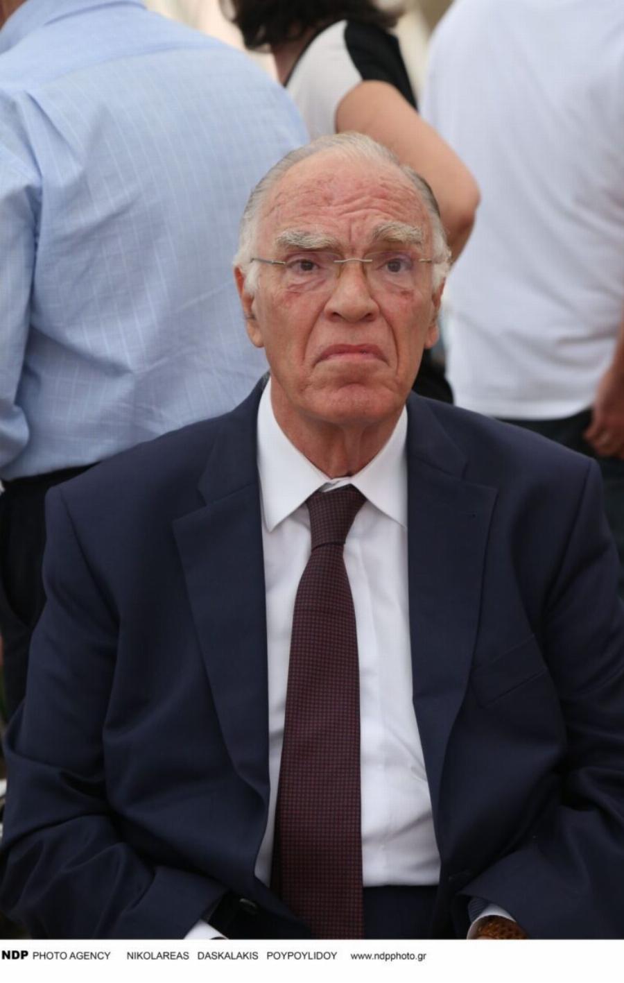 Βασίλης Λεβέντης: Σπαραγμός στην κηδεία του – Τραγική φιγούρα η σύζυγός του, Νατάσα Μεντεσίδου (Φωτογραφίες)