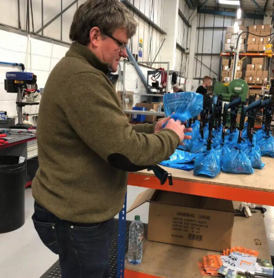 Πήγε στο Dragons’ Den, τον ταπείνωσαν και τώρα βγάζει εκατομμύρια από την πατέντα του