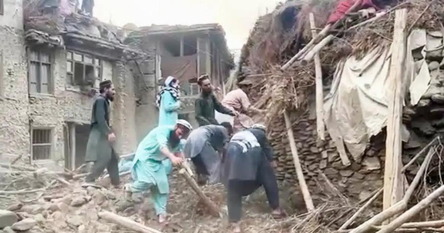 Παγκόσμιο σοκ: Πάνω από 800 νεκροί από τον σεισμό 6 βαθμών ρίχτερ