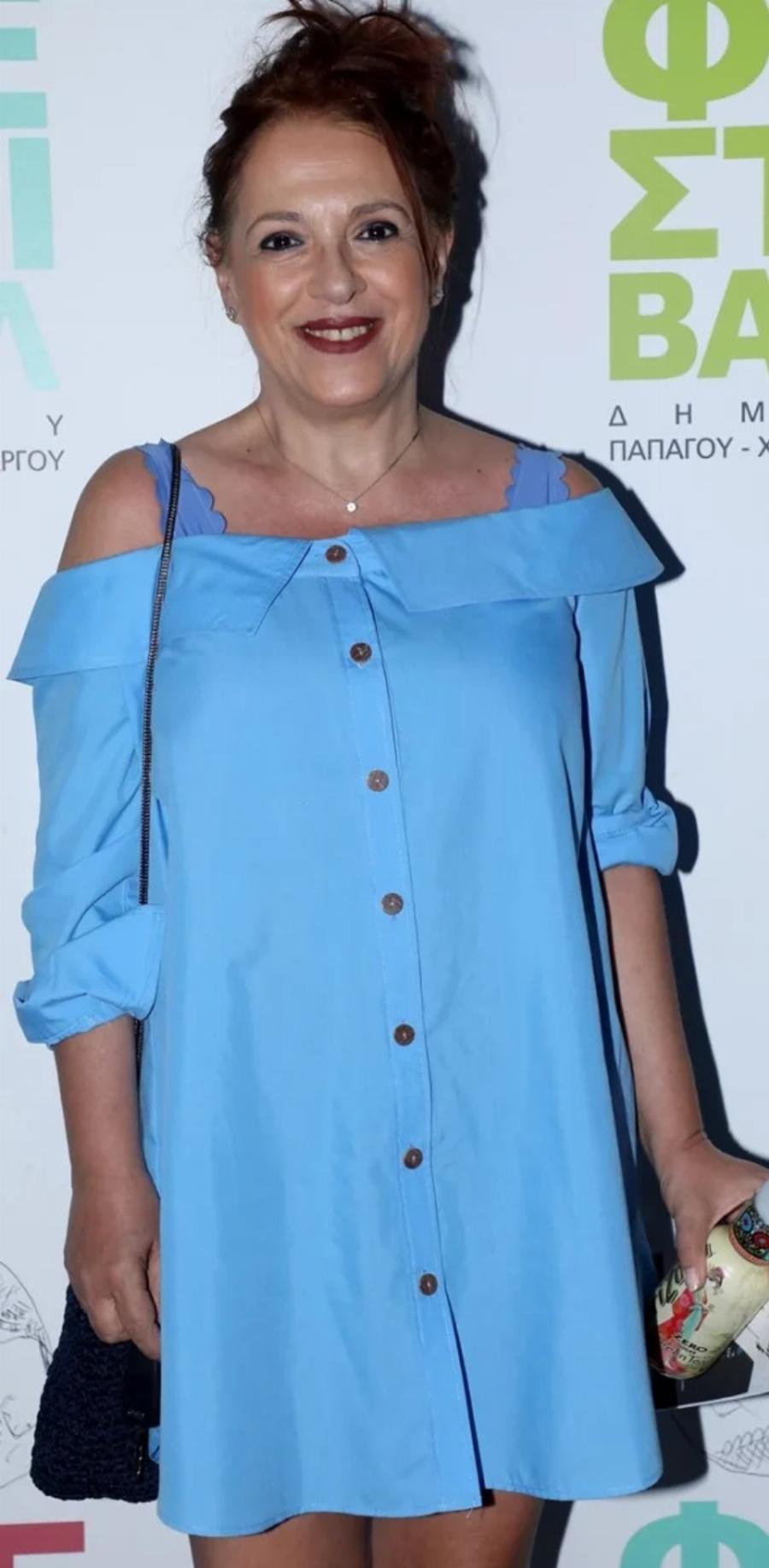 Σούπερ μίνι, με τους ώμους έξω και φοβερά πέδιλα: Η εμφάνιση της Ελένης Ράντου που βάζει κάτω και 25άρες – Για πάντα ροκ