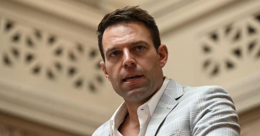 «Ποιος με φύτεψε στον ΣΥΡΙΖΑ»: Το SMS της ντροπής που αποκαλύπτει ο Κασσελάκης