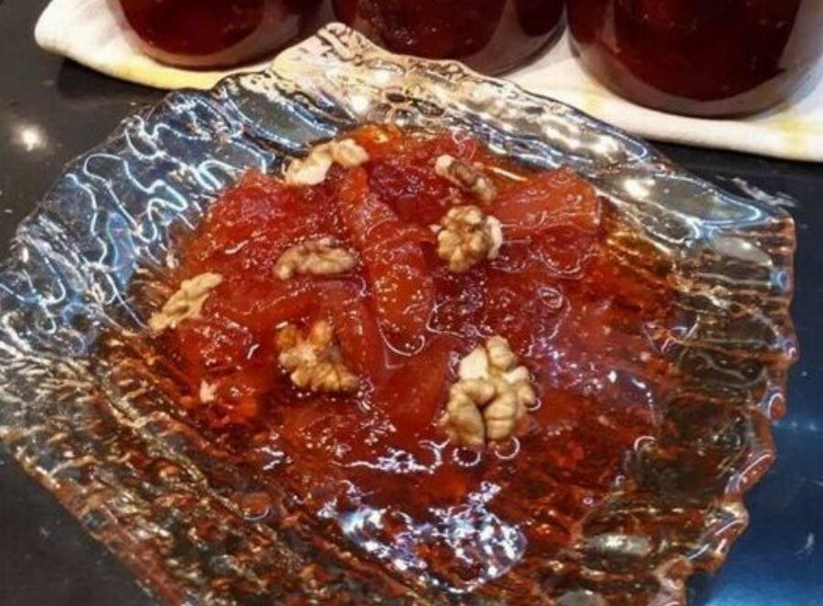 Έφτιαξα γλυκό κυδώνι με καβουρδισμένα αμύγδαλα και έγινε λουκούμι! Το σιρόπι βγήκε βελούδινο και το άρωμα απίστευτο.