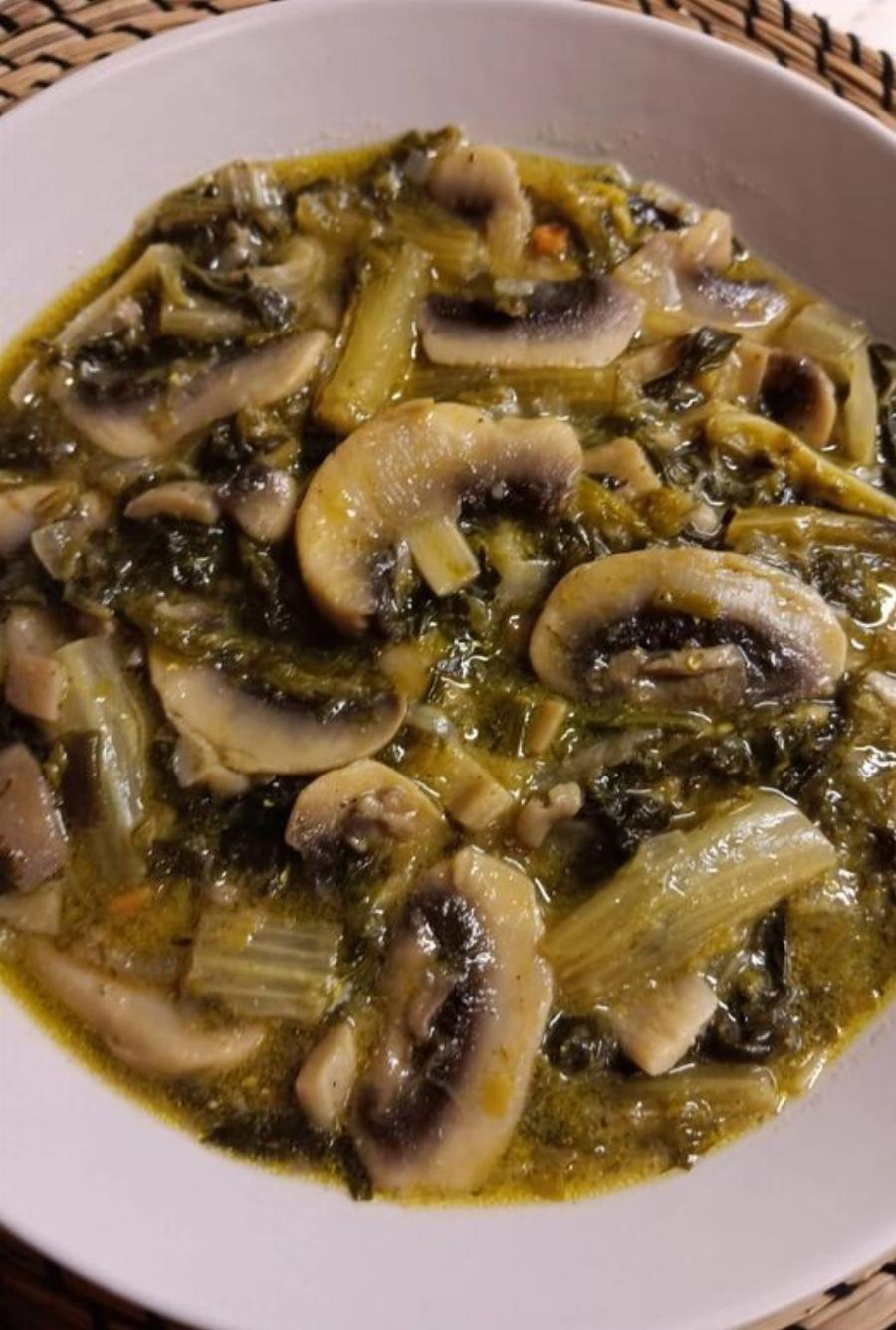 Μανιτάρια Φρικασέ που “Κλέβουν” την Παράσταση – Τόσο Νόστιμα που Ξεχνάς το Κρέας!