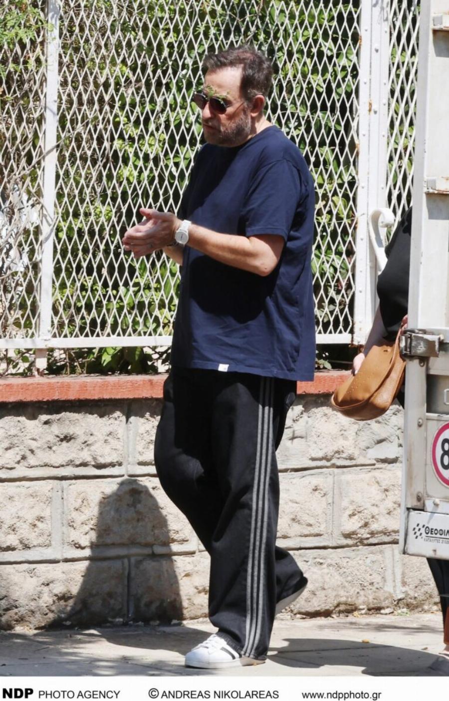 Σκηνές αρχαίας τραγωδίας στην κηδεία του Λορέντζο Καριέρε: «Ραγίζει καρδιές» η σύζυγός του – Συγκινούν οι «Φίλοι για πάντα»