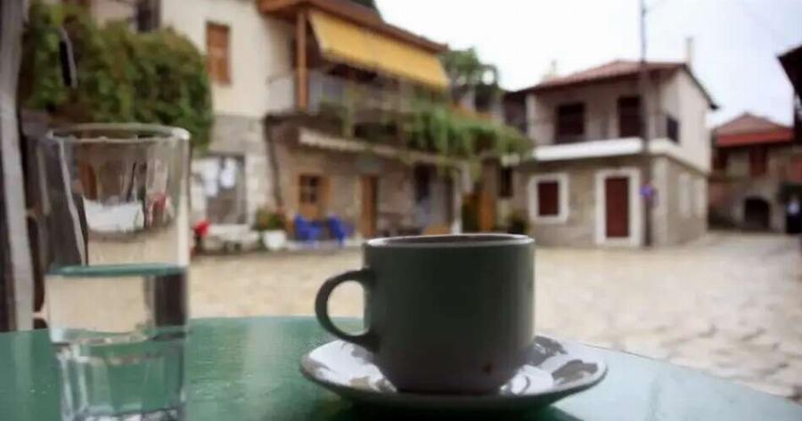 Προστατεύει από καρκίνο, διαβήτη, καρδιά & άνοια: Ο καφές που πίνουν ελάχιστοι πια, είναι το κλειδί της μακροζωίας