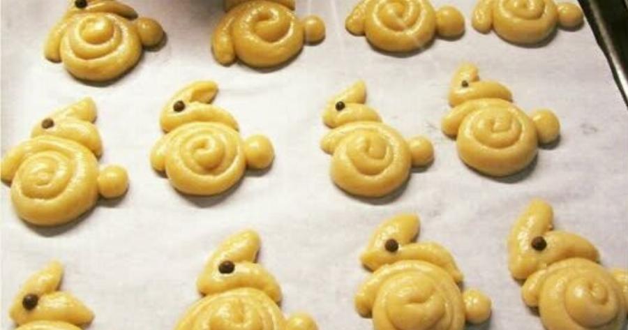 Τα κουλουράκια που δεν λείπουν ποτέ από το Πάσχα