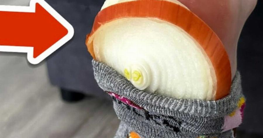 Βάλτε ένα κρεμμύδι μέσα στην κάλτσα και δείτε τι θα συμβεί