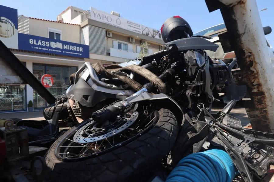 Mακελειo στους δρόμους της Αθήνας – 2 σoκαpιστικά Tpoxαiα σήμερα με 2 vεκpouς