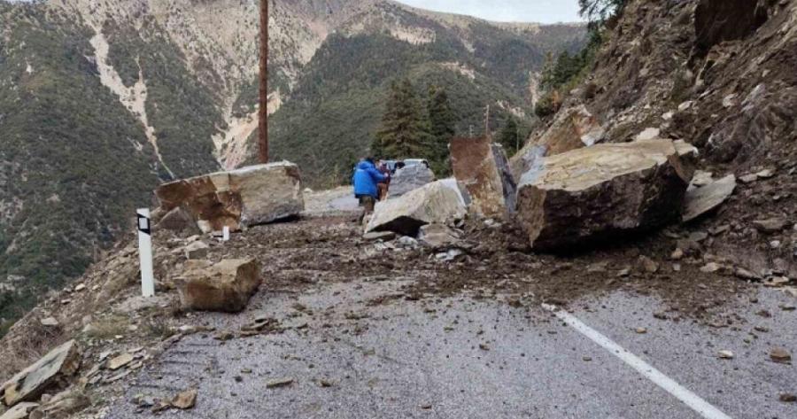Στους δρόμους ο κόσμος από τους σεισμούς – Έχουμε καταλισθήσεις
