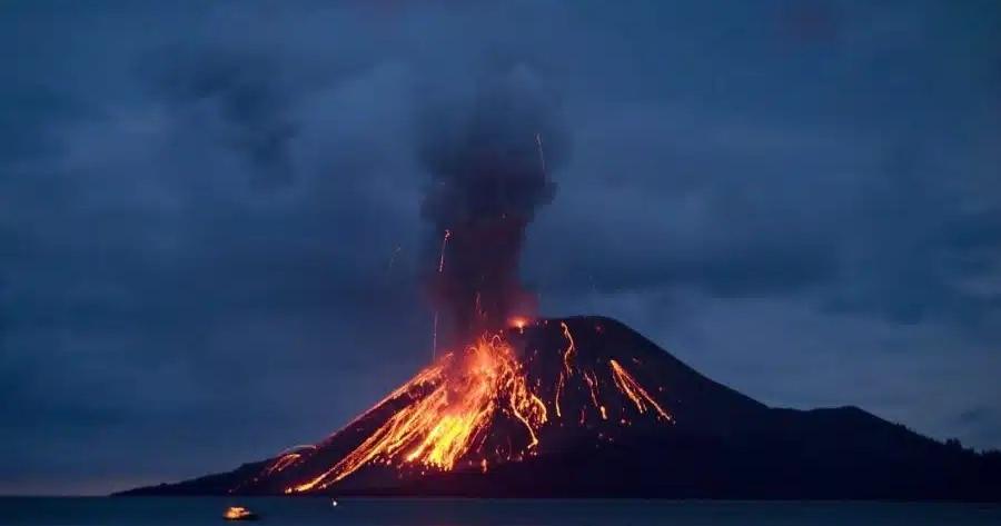 «Ξύπνησε» το ηφαίστειο της Σαντορίνης! – Έκτακτη σύσκεψη στην…