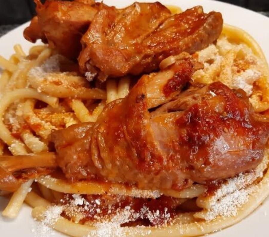 Χωριάτικος κόκορας κρασάτος από τα Χανιά που λιώνει