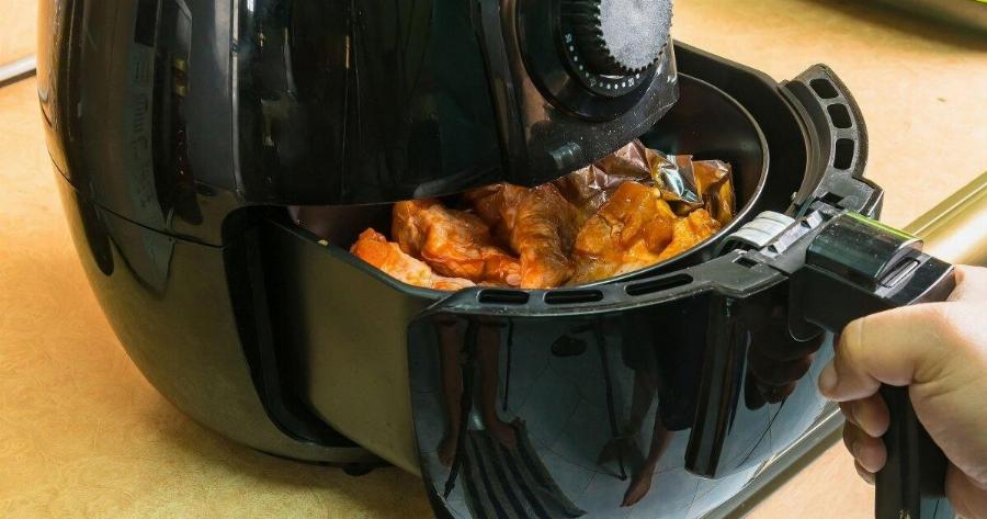 Ειδοποίηση των ειδικών: Τα air fryer μας κατασκοπεύουν και κλέβουν προσωπικά δεδομένα