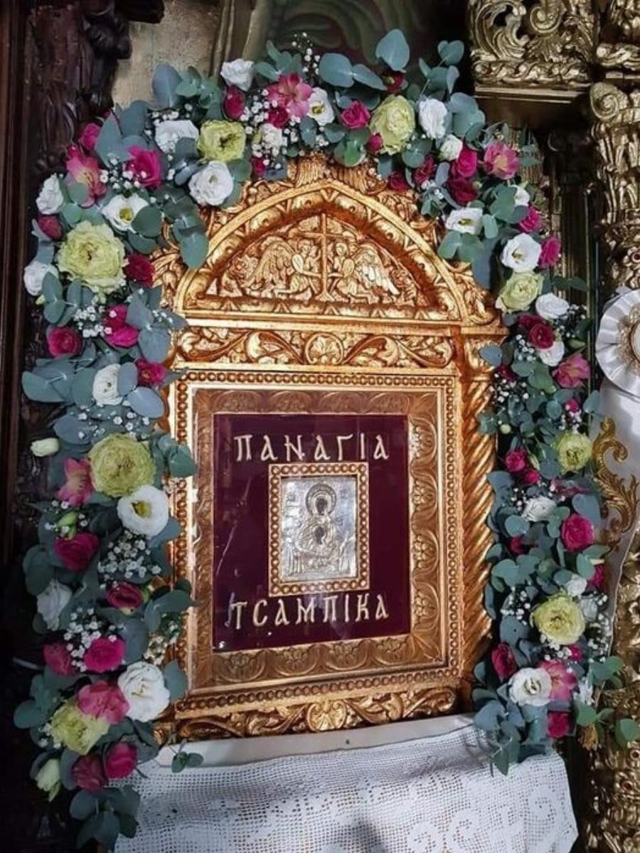 Πήγαν να μετακινήσουν την Θαυματουργή εικόνα της Παναγιάς όμως τους περίμενε μια δυσάρεστη έκπληξη
