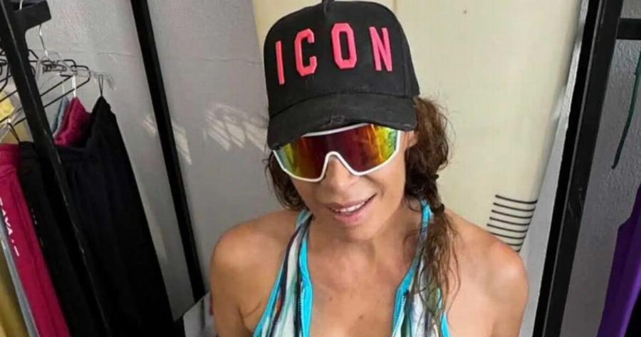 Είναι 57 χρονών και μοιάζει για 30 – Είναι η απόλυτη Ελληνίδα, σε κάθε φωτογραφία της αποθεώνεται, όταν γυρίζει την πλάτη της οι άντρες παραμιλούν, χάνουν τα λόγια τους