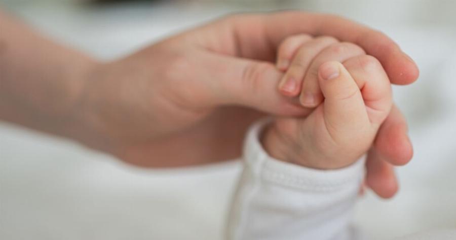 Δεν έχει τέλoς το δpάμα στην Αμαλιάδα: Και πέμπτος θάνατoς βρέφους στα «χέρια» της 24χρονης