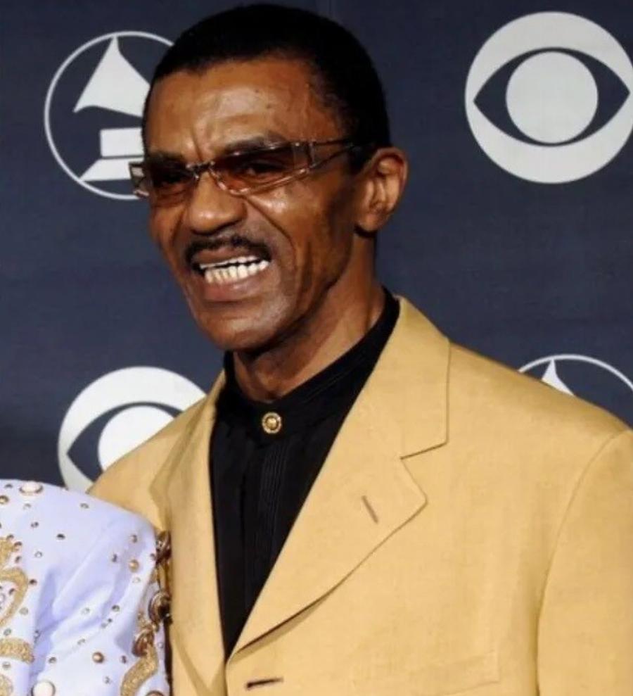 NEKPOΣ Ο ΓΙΟΣ ΠΑΣΙΓΝΩΣΤΗΣ ΤΡΑΓΟΥΔΙΣΤΡΙΑΣ: ΕΙΧΕ ΧΘΕΣ ΓΕΝΕΘΛΙΑ