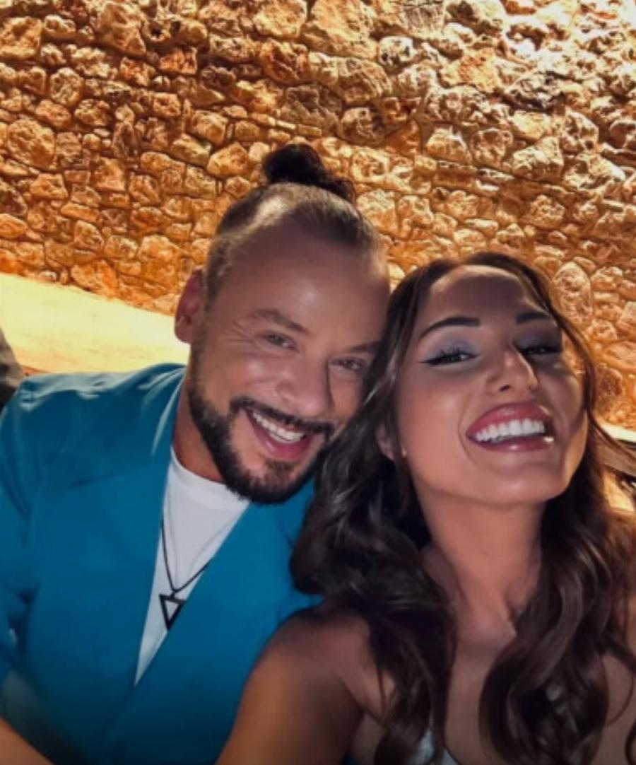 Παραμυθένιος «γάμος» για Χρήστο Δάντη και Ασημίνα Χατζηανδρέου: Το υπέροχο «νυφικό» και το απομονωμένο ξωκλήσι