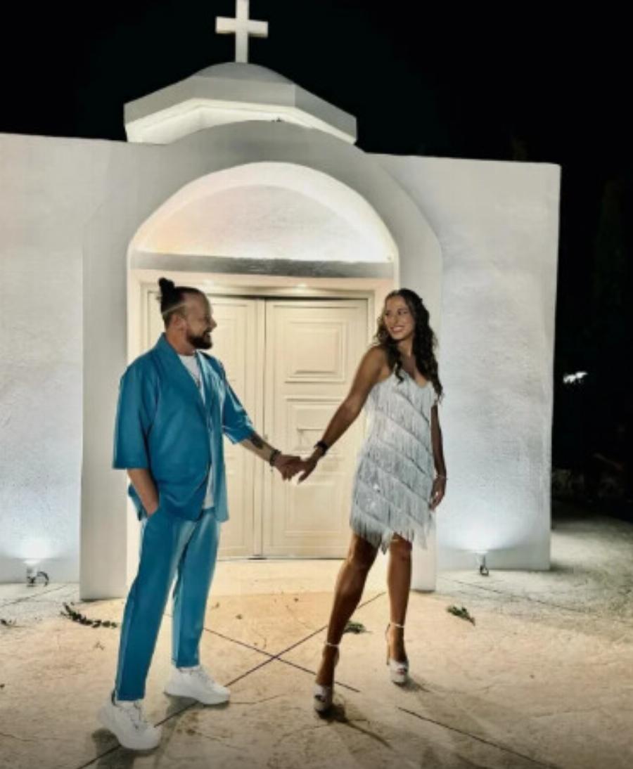 Παραμυθένιος «γάμος» για Χρήστο Δάντη και Ασημίνα Χατζηανδρέου: Το υπέροχο «νυφικό» και το απομονωμένο ξωκλήσι