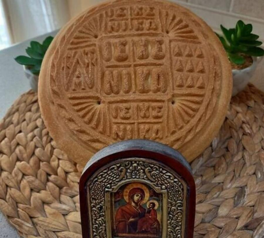 Σήμερα φτιάξαμε πρόσφορο με τα παιδιά μου για τη λειτουργία – μια μικρή παράδοση που δεν θέλω να χαθεί.