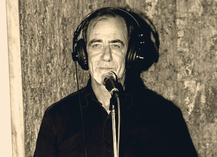 Έφυγε γνωστός Έλληνας τραγουδιστής