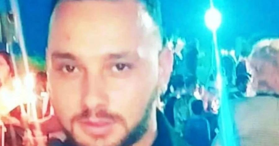 Μουσική, τραγούδια, χειροκροτήματα: Σκηνές αρχαίας τραγωδίας στην κηδεία του 30χρονου Κώστα που «ξυλοκοπήθηκε» σε μπαρ, κατέρρευσε η μάνα του