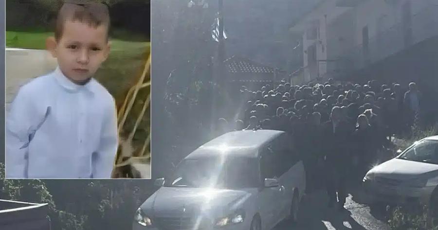 Έκλαψε η Παναγία σήμερα: Σπαραγμός στην κηδεία του 3χρονου Ανδρέα -Γονάτισαν όλοι στις σπαρακτικές κραυγές της μάνας